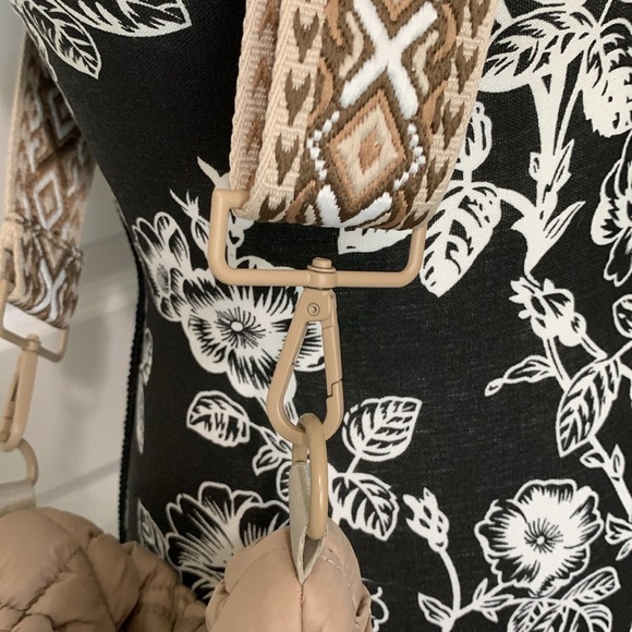 SIMPLY SOUTHERN Tan Quilted Crossbody Bottle/Tumbler Bag with Patterned … - Picture 4 of 6